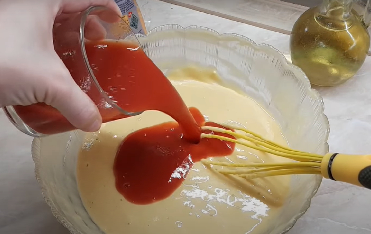 Томатні млинці з копченою моцарелою: простий рецепт смачного сніданку чи обіду